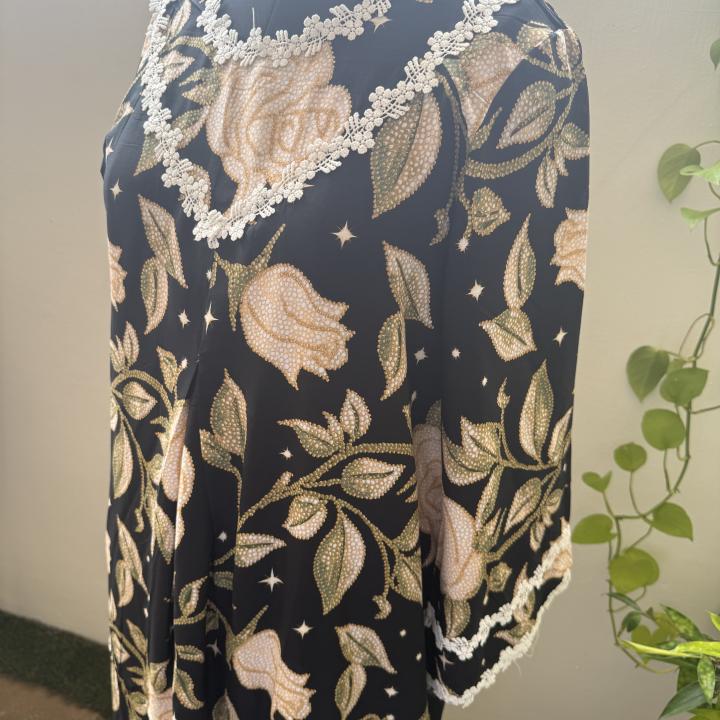 FLORAL V NECK LAYS MAXI | DUBAI MAXI